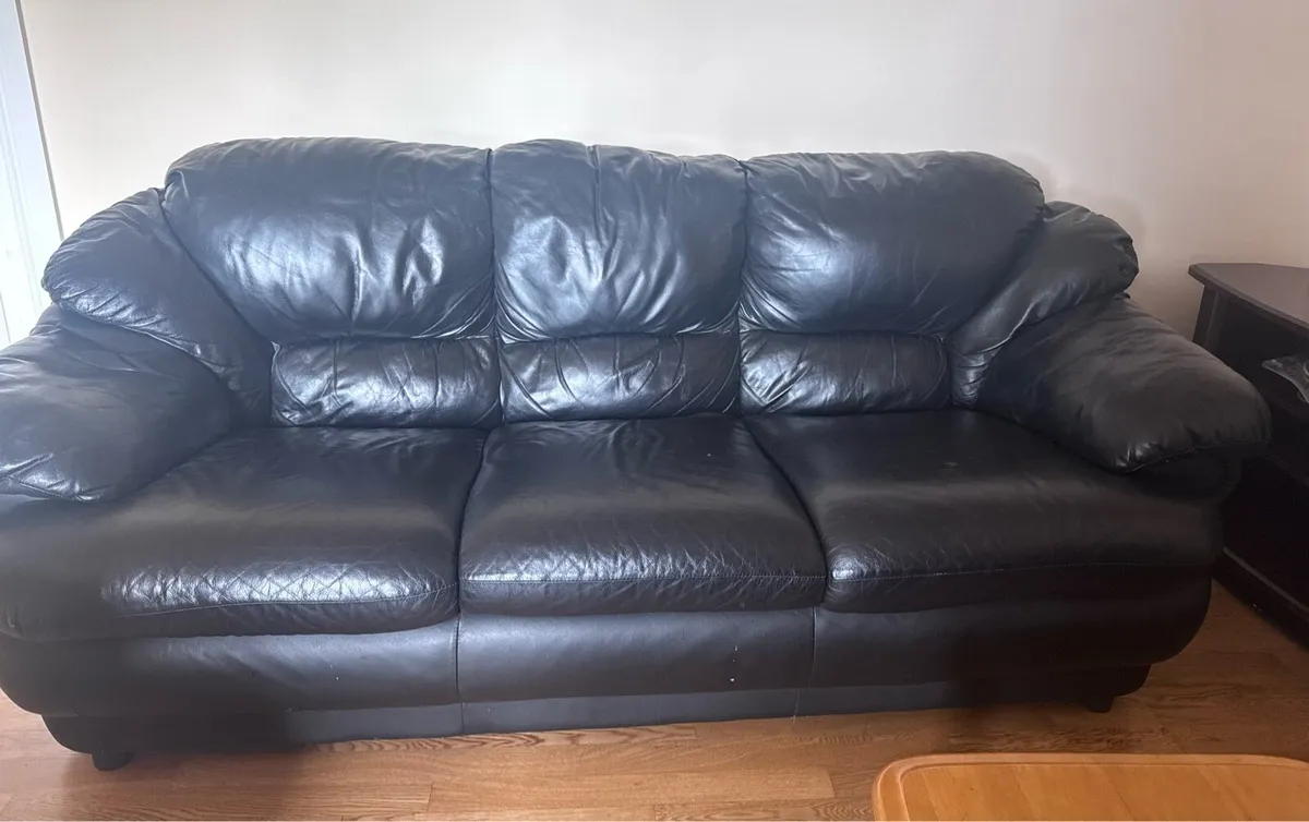 Leather couches - Image 4