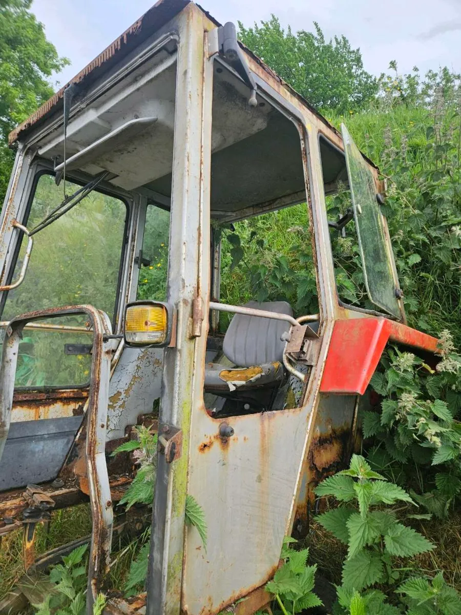 Massey 240 cab plus parts - Image 3