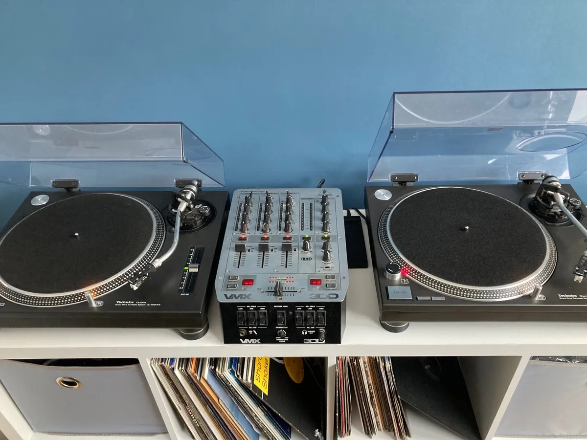 Technic 1210 Turntables - Image 1