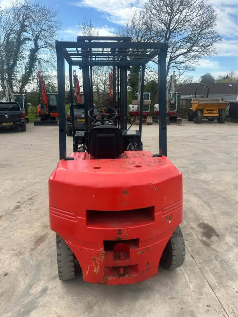 NISSAN DIESEL FORKLIFT 2.5 TON - Image 3