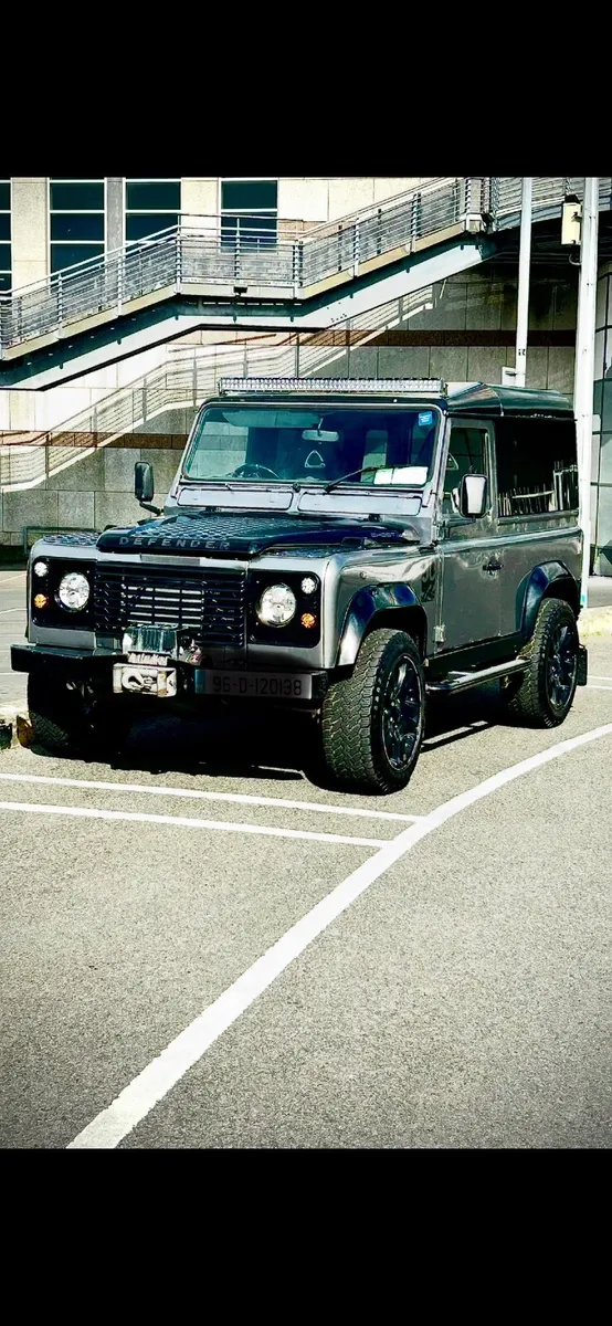 Land Rover Defender 1996 - Image 1