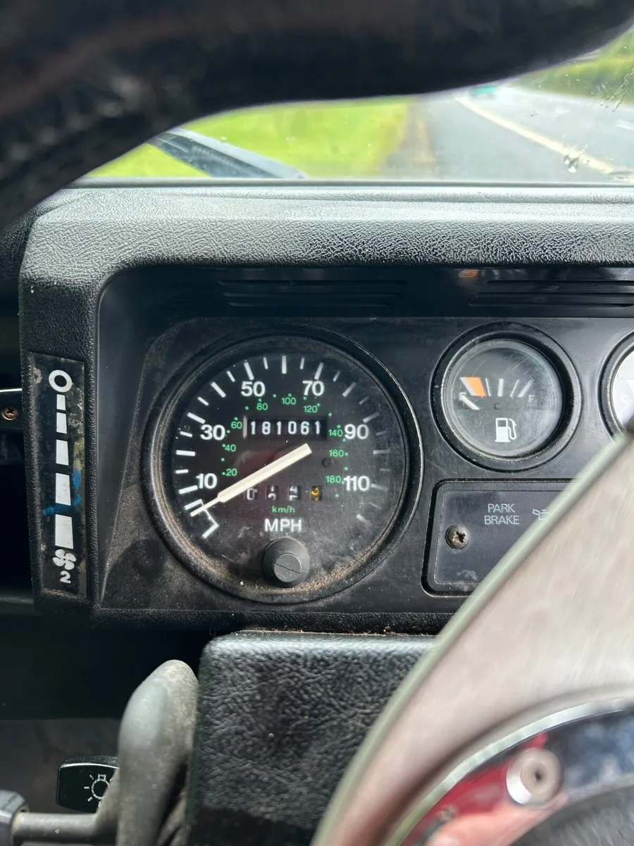 Land Rover Defender 1996 - Image 2
