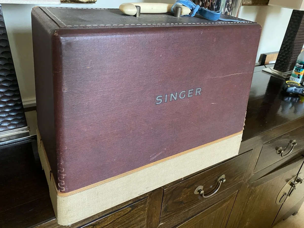Vintage Handcrank Singer Sewing Machine - Image 2
