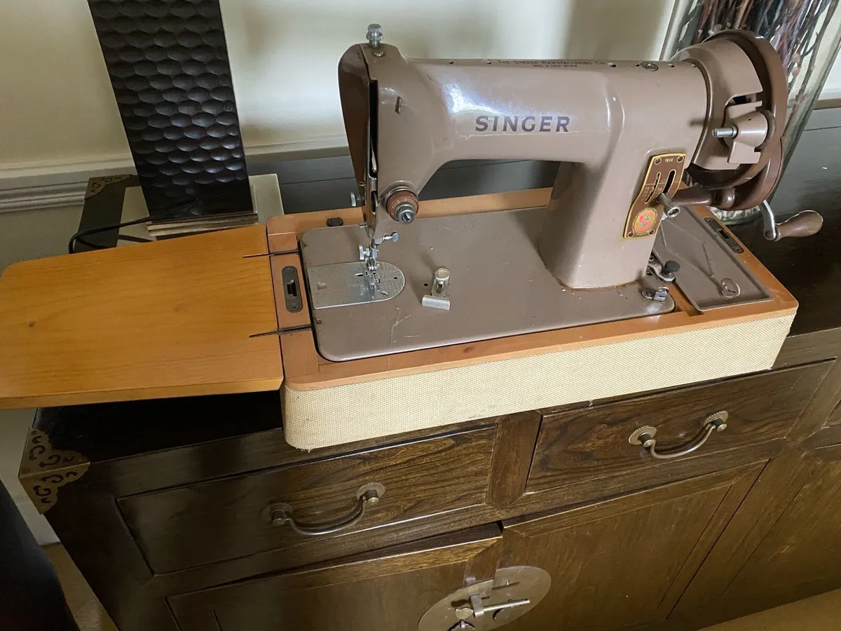Vintage Handcrank Singer Sewing Machine - Image 3