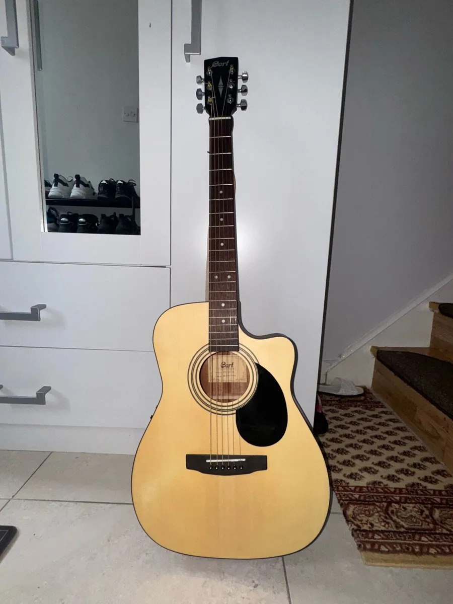 Cort guitar - Image 1