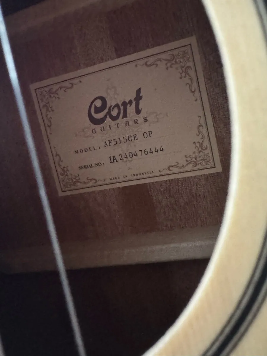 Cort guitar - Image 3