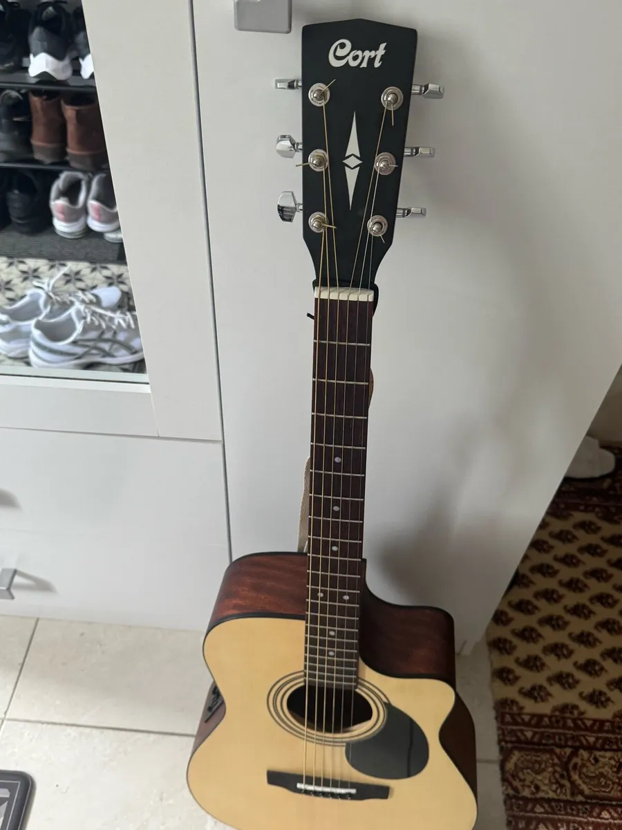 Cort guitar - Image 4
