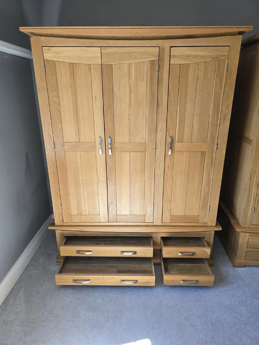 Triple Solid Oak Wardrobe - Image 2