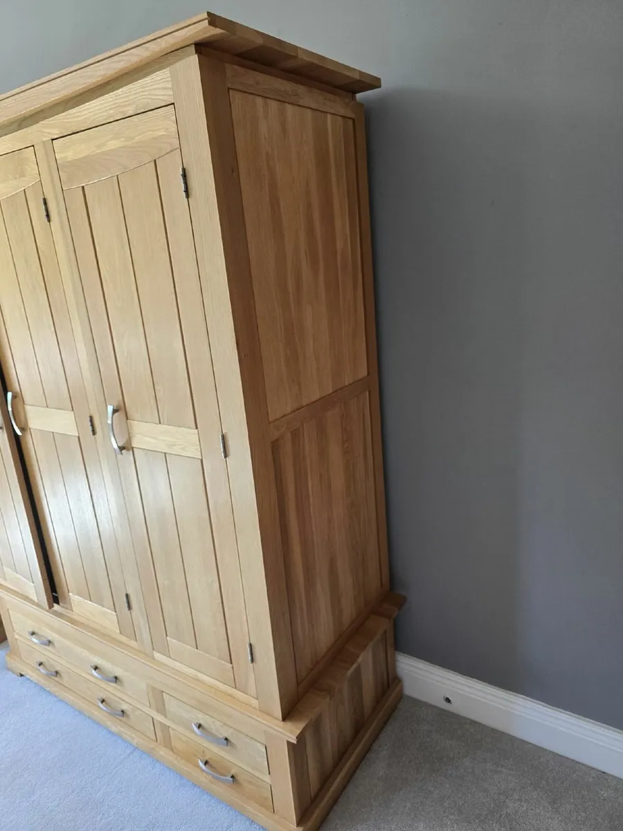 Triple Solid Oak Wardrobe - Image 3