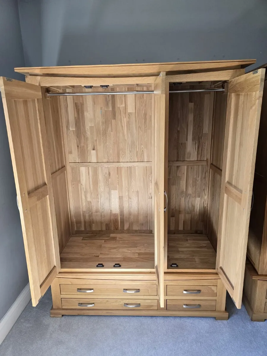 Triple Solid Oak Wardrobe - Image 4