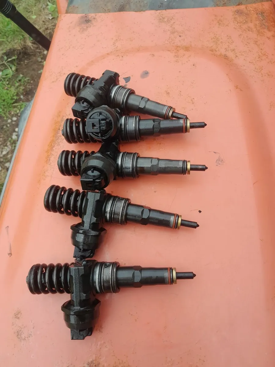 Volkswagen Touareg 2.5 tdi  174 Engine i parts - Image 1
