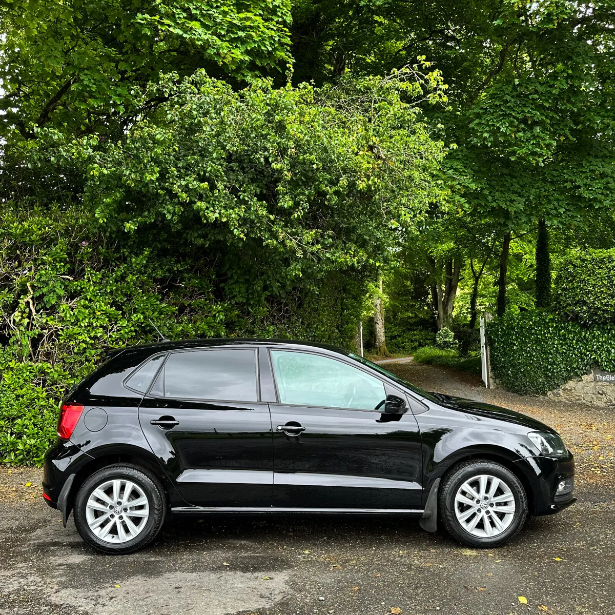 2016 (161) Volkswagen Polo 1.0L TRENDLINE - Image 2