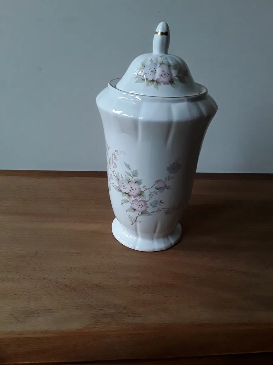 Vintage ceramic biscuit jar       royal Stuart