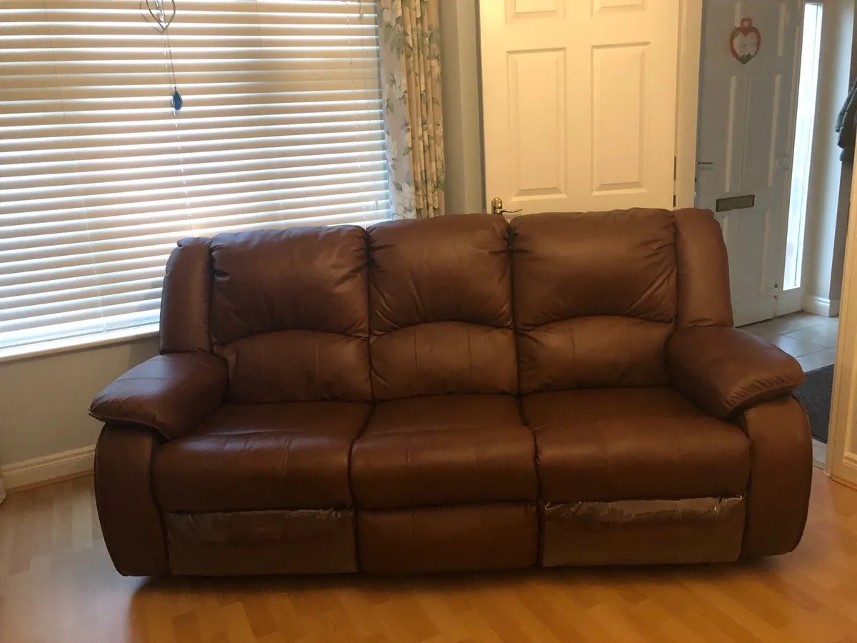 Gorgeous Italian leather sofa - Image 1