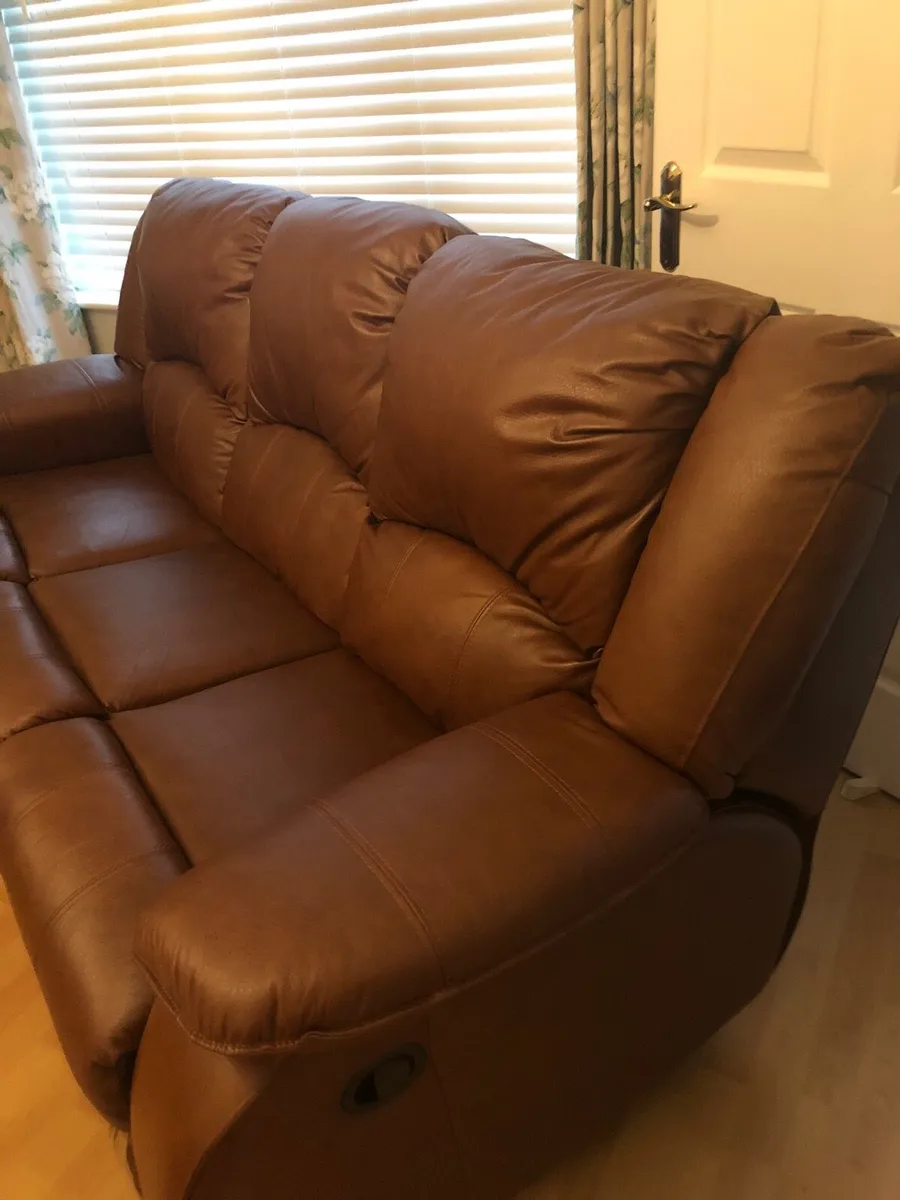 Gorgeous Italian leather sofa - Image 2