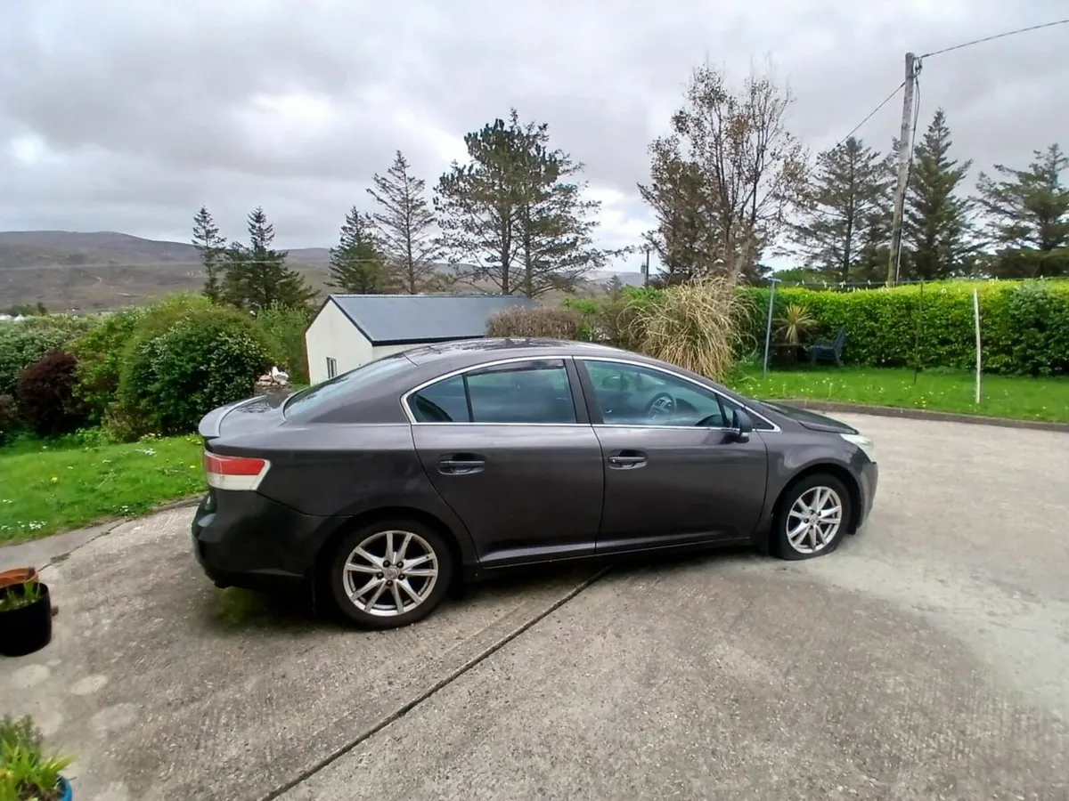 Toyota Avensis 2011 - Image 1