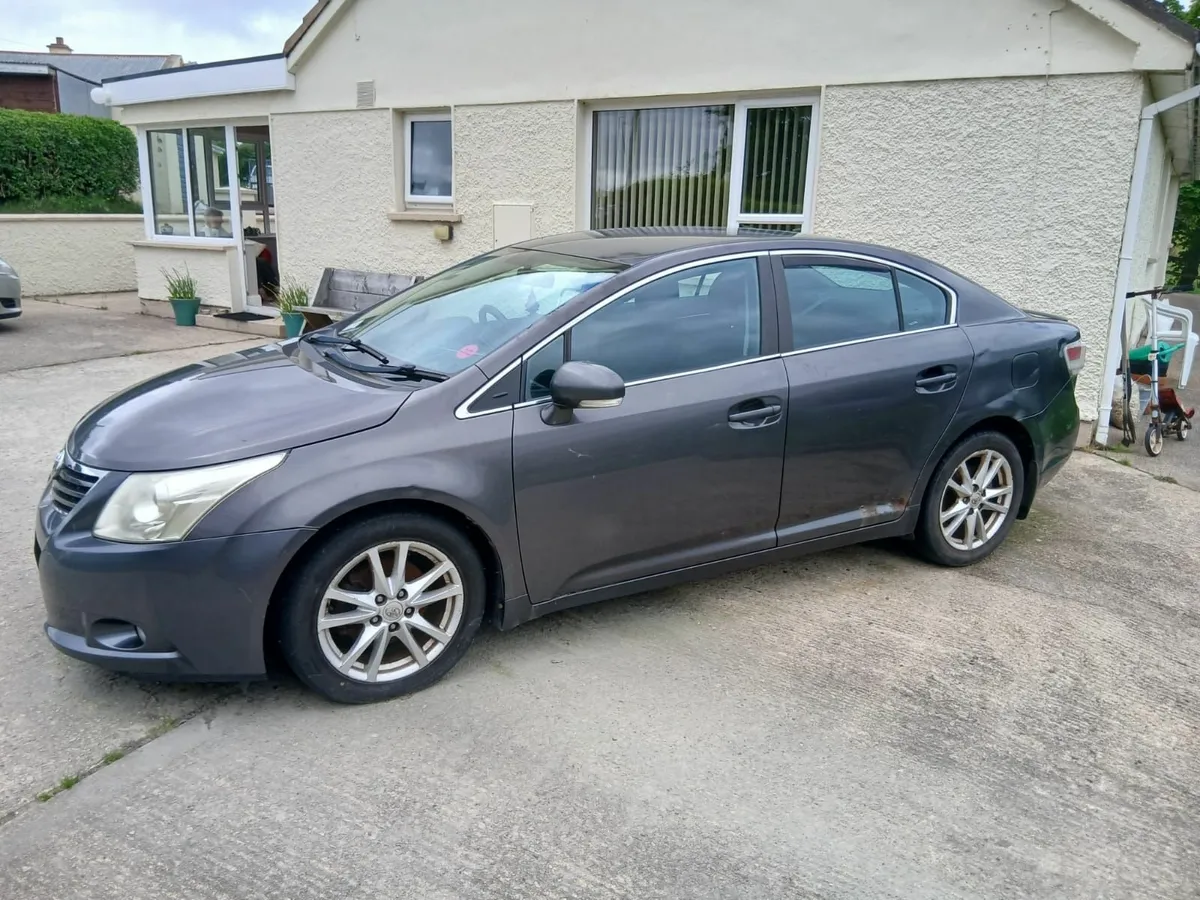 Toyota Avensis 2011 - Image 2