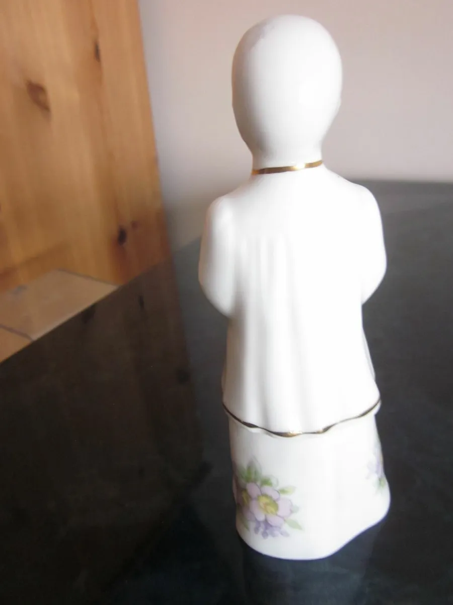 Royal Tara Irish Fine Bone China Alter Boy Figure - Image 2