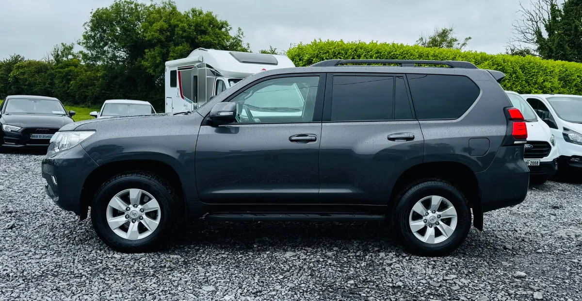 Toyota Land Cruiser 2024 LWB AUTOMATIC COMMERCIAL - Image 4