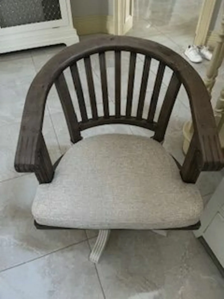 Office furniture - table and chair - Image 2
