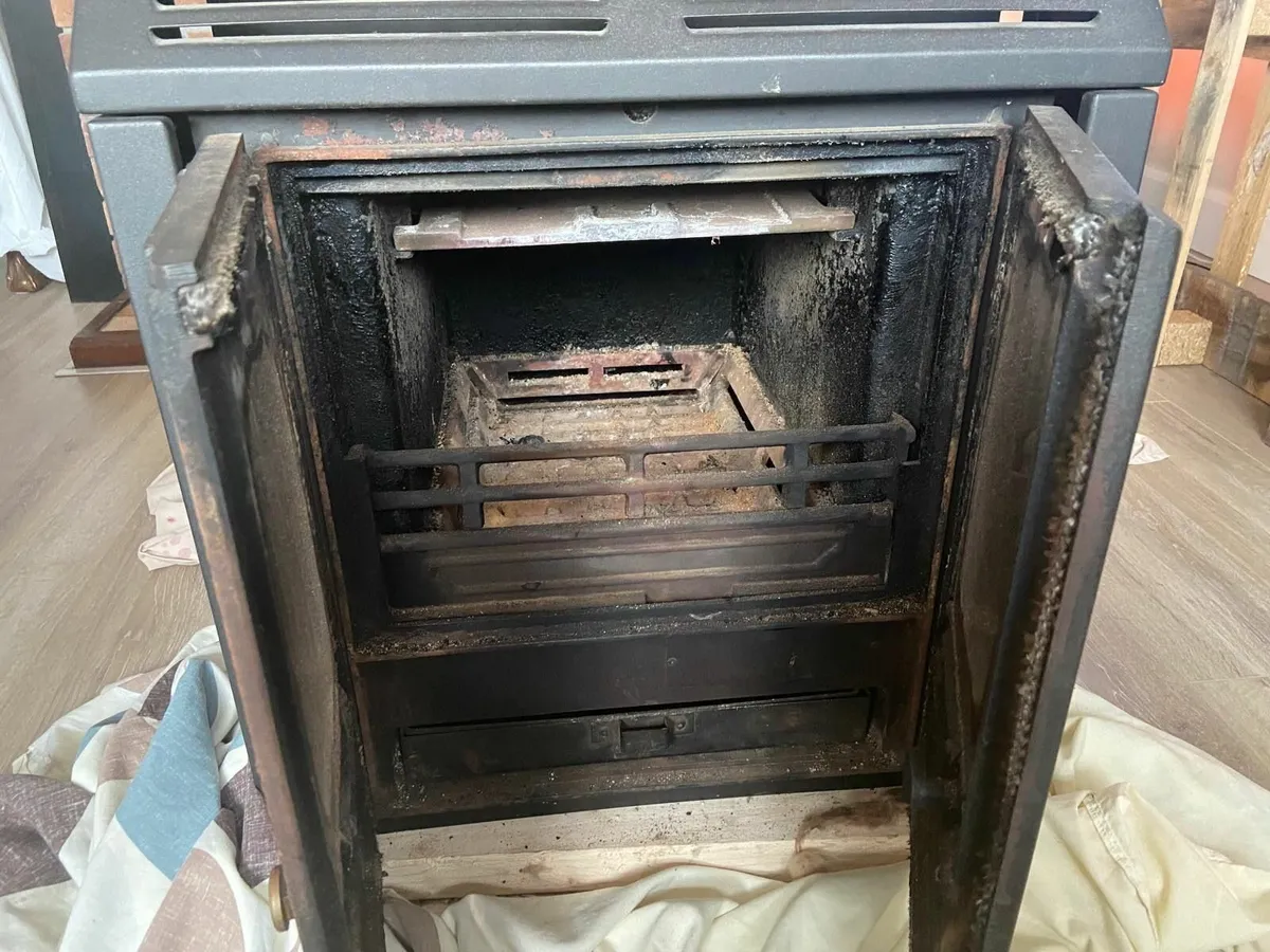 Charnwood LA50iB solid fuel stove - Image 2
