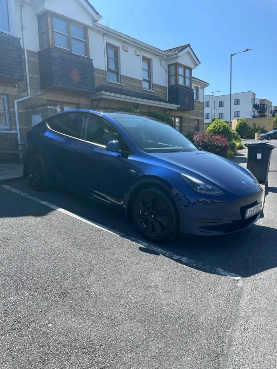 Tesla Model Y 2023 - Image 4