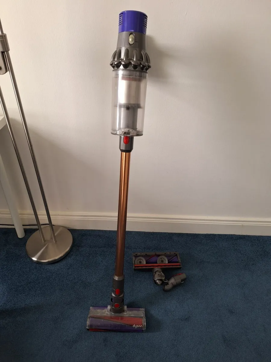 Dyson V 10 Vacuum Cleaner - Image 2