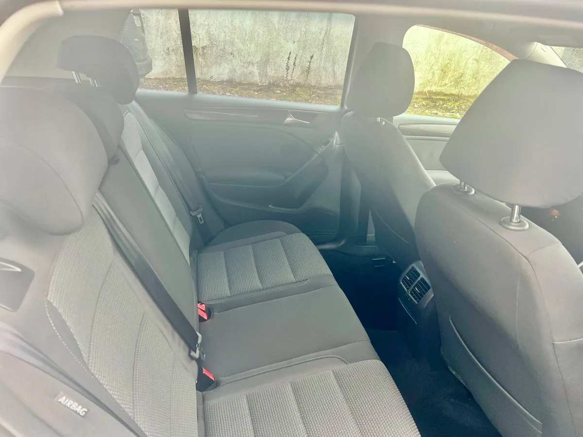 Volkswagen Golf 2012/ automatic - Image 4