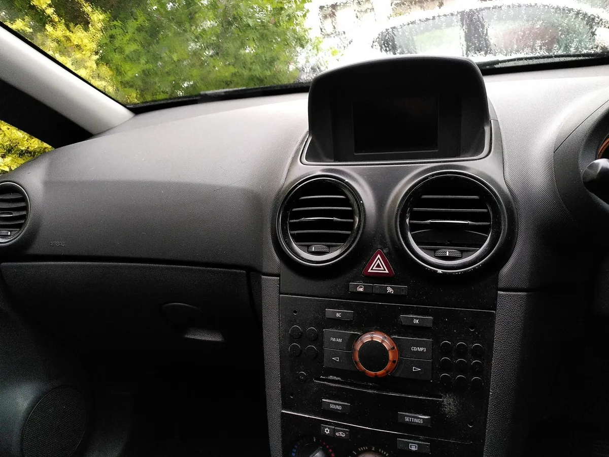 Vauxhall Corsa 2011 - Image 2