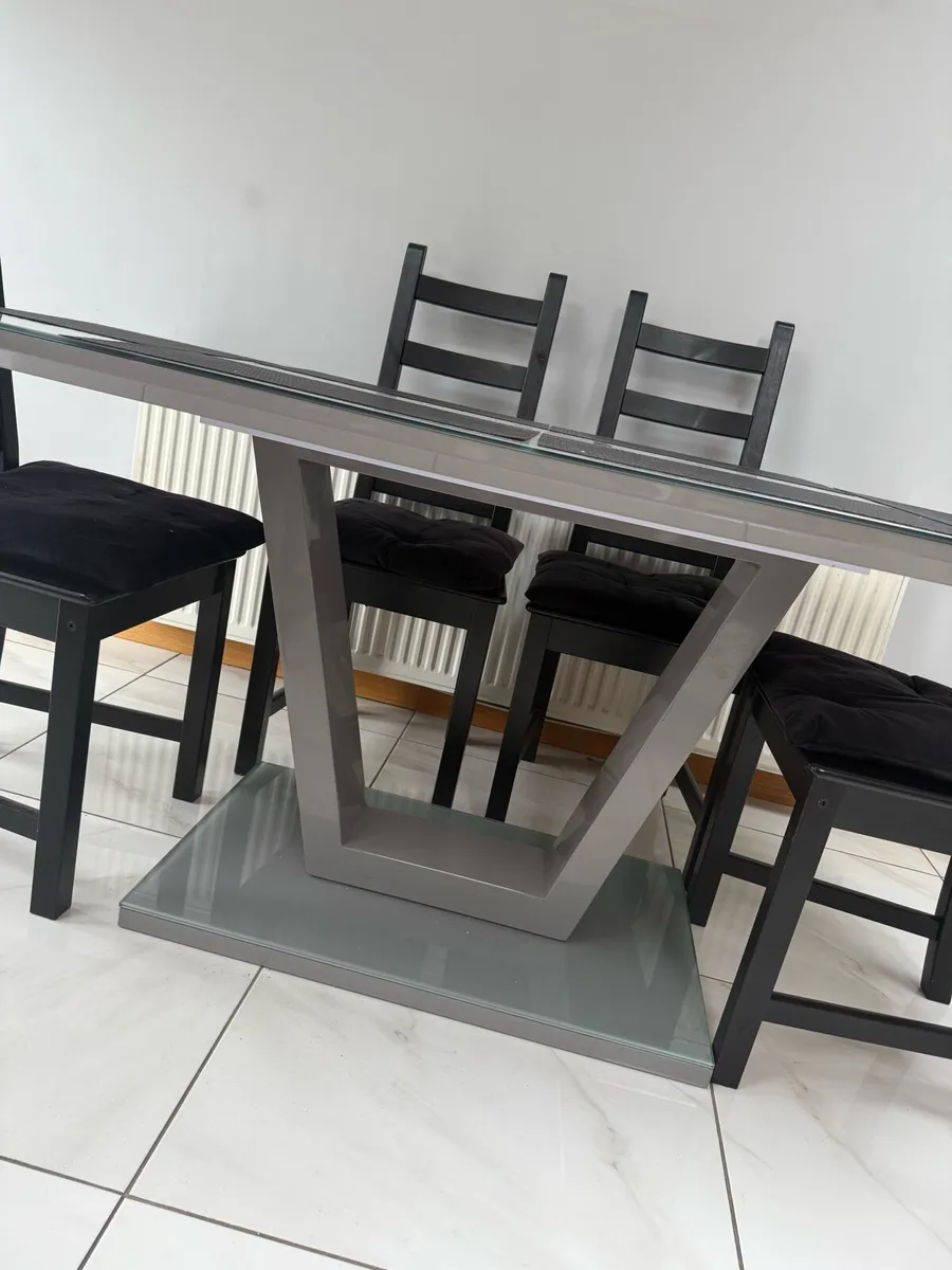 Dining table and chairs - Image 2