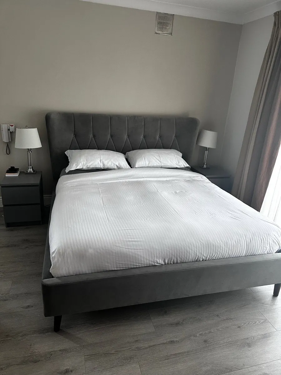 4 Beds for sale - Excellent Condition - from 200€ - Image 1