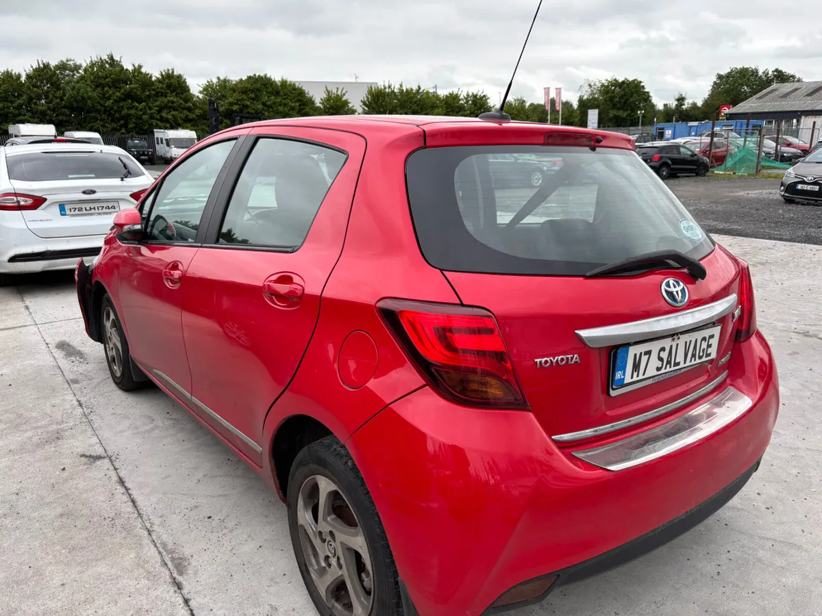 15 Yaris Hybrid - Image 4