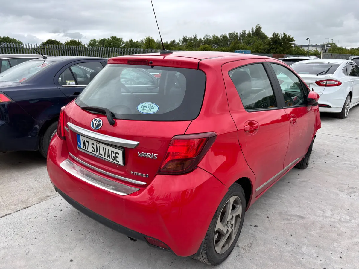 15 Yaris Hybrid - Image 3