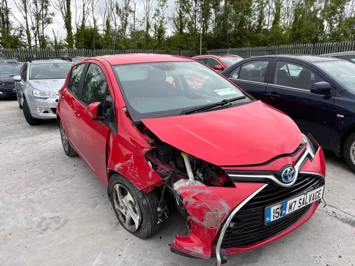 15 Yaris Hybrid - Image 2
