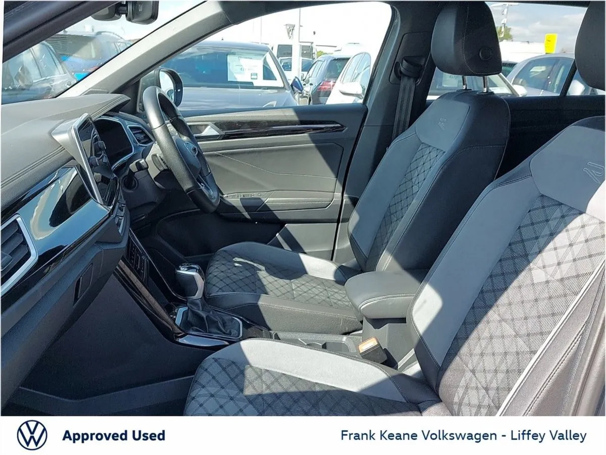 Volkswagen T-Roc R-line Auto 1.5tsi 150BHP  rear - Image 4