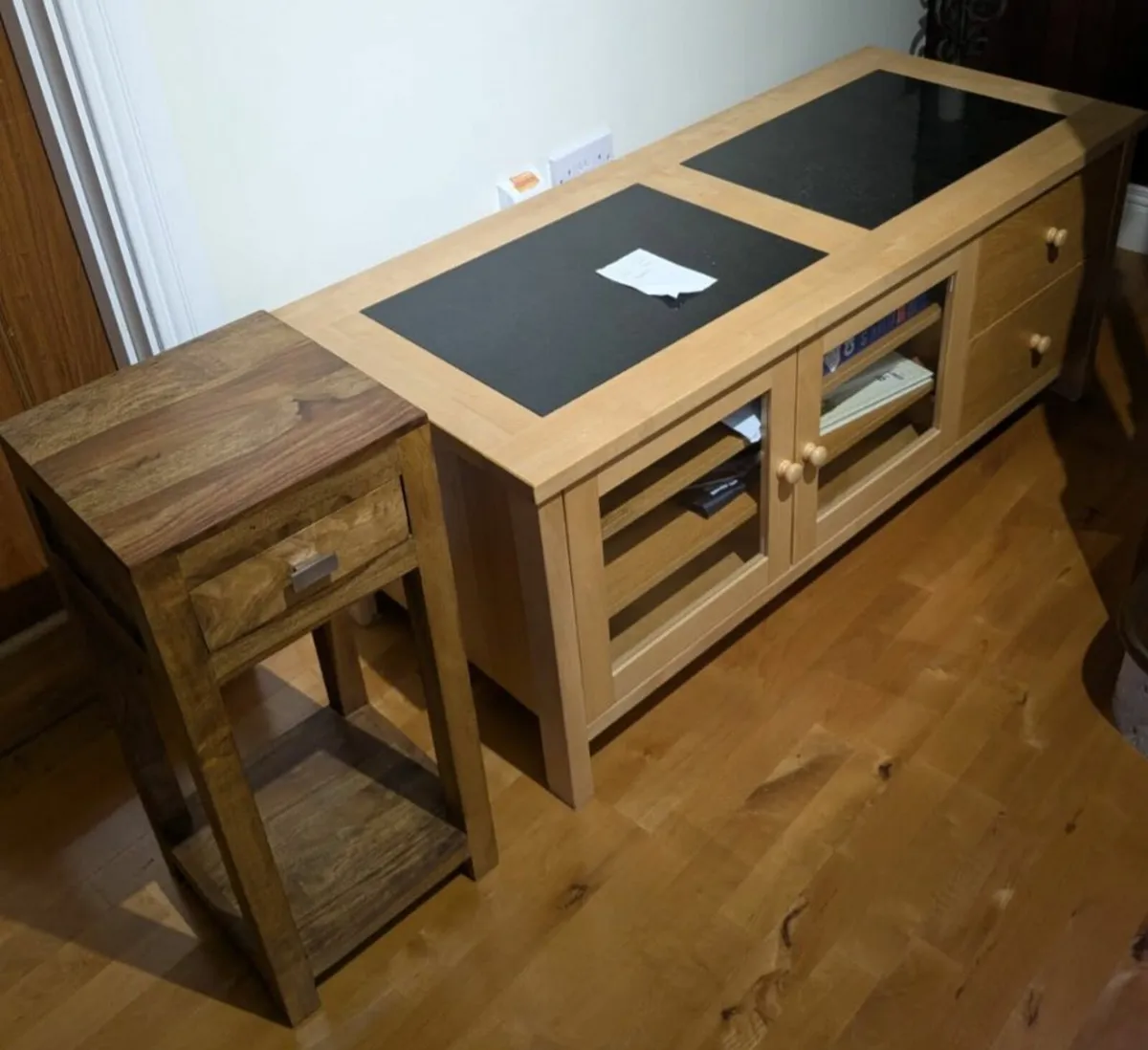 Side lamp table & TV unit - Image 1