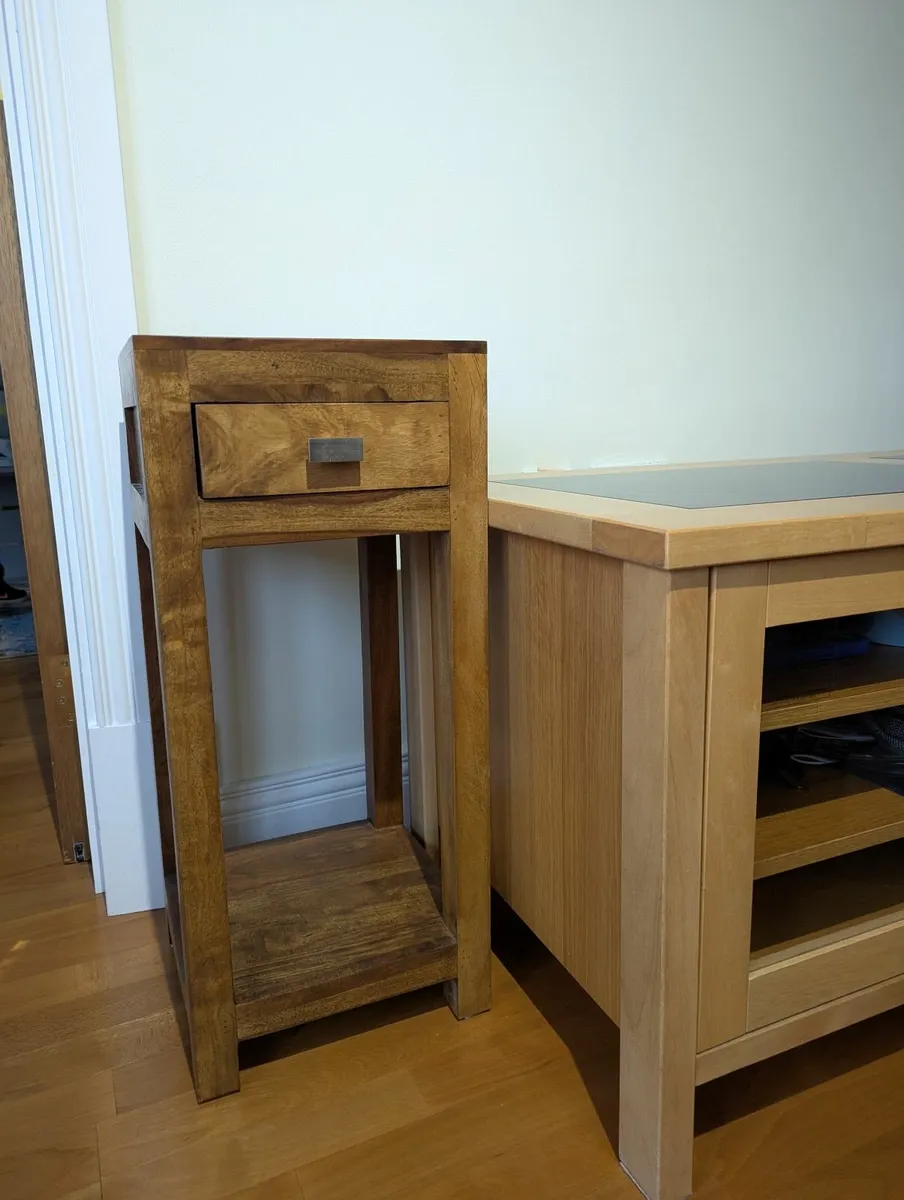 Side lamp table & TV unit - Image 3
