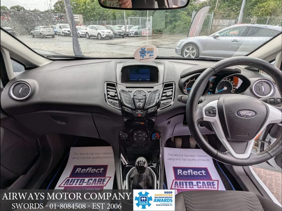 Ford Fiesta  white Edition 1.25 Zetec 5 Speed Man - Image 4