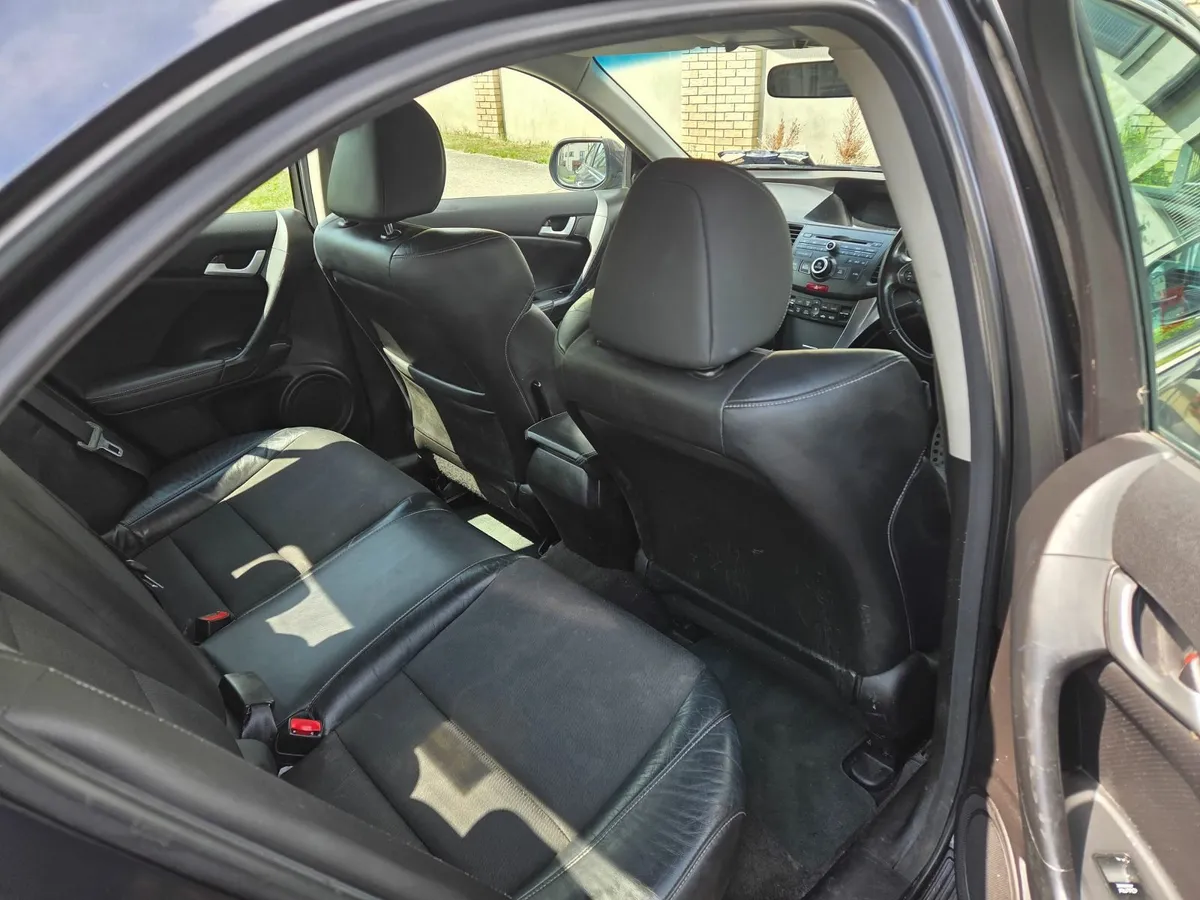 2011 HONDA ACCORD TYPE S - Image 2