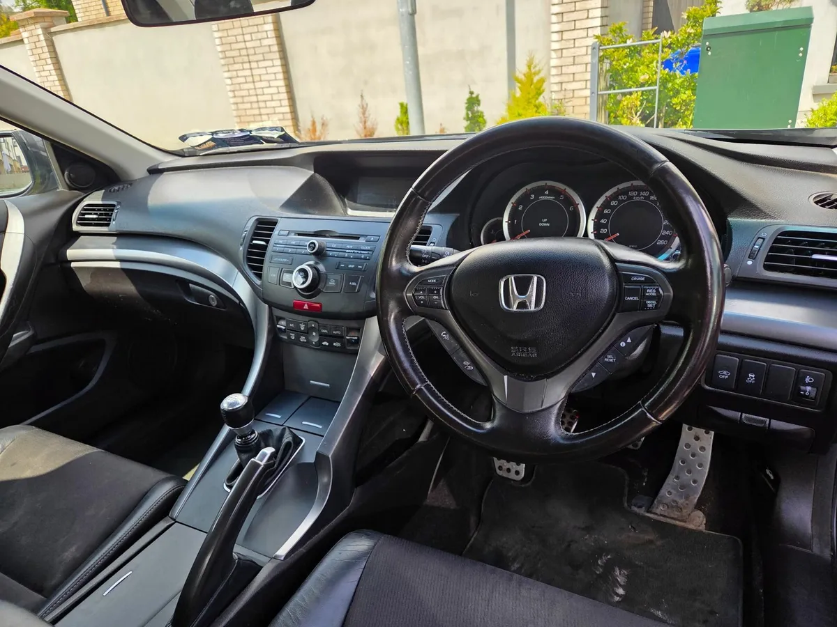 2011 HONDA ACCORD TYPE S - Image 4