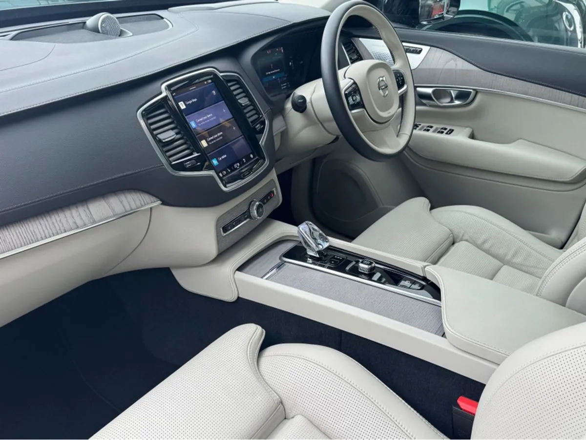 Volvo XC90  blonde Leather  Ultimate T8 Recharge - Image 4