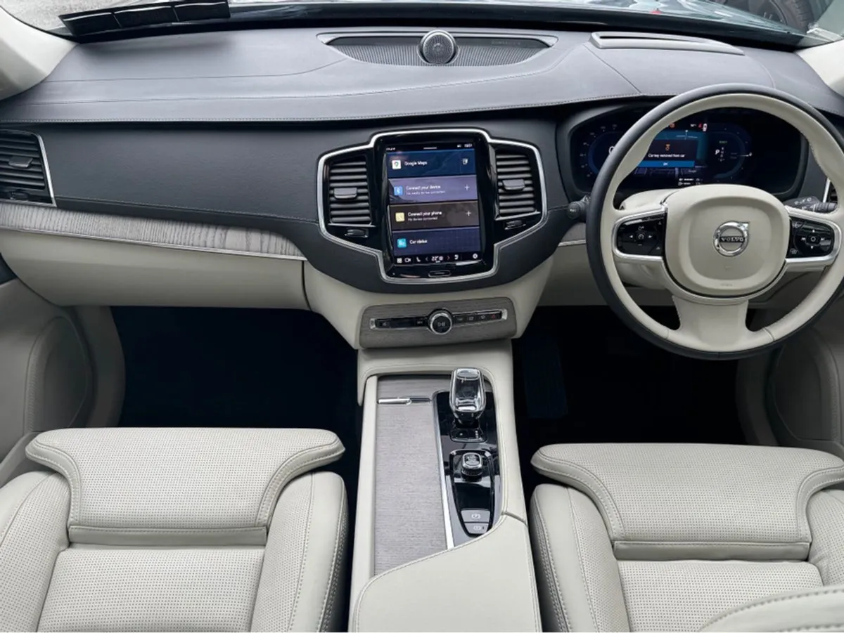 Volvo XC90  blonde Leather  Ultimate T8 Recharge - Image 3