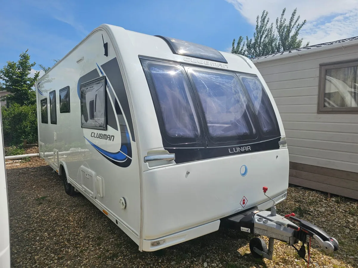 Lunar Clubman SB Caravan Island Bed - Image 4