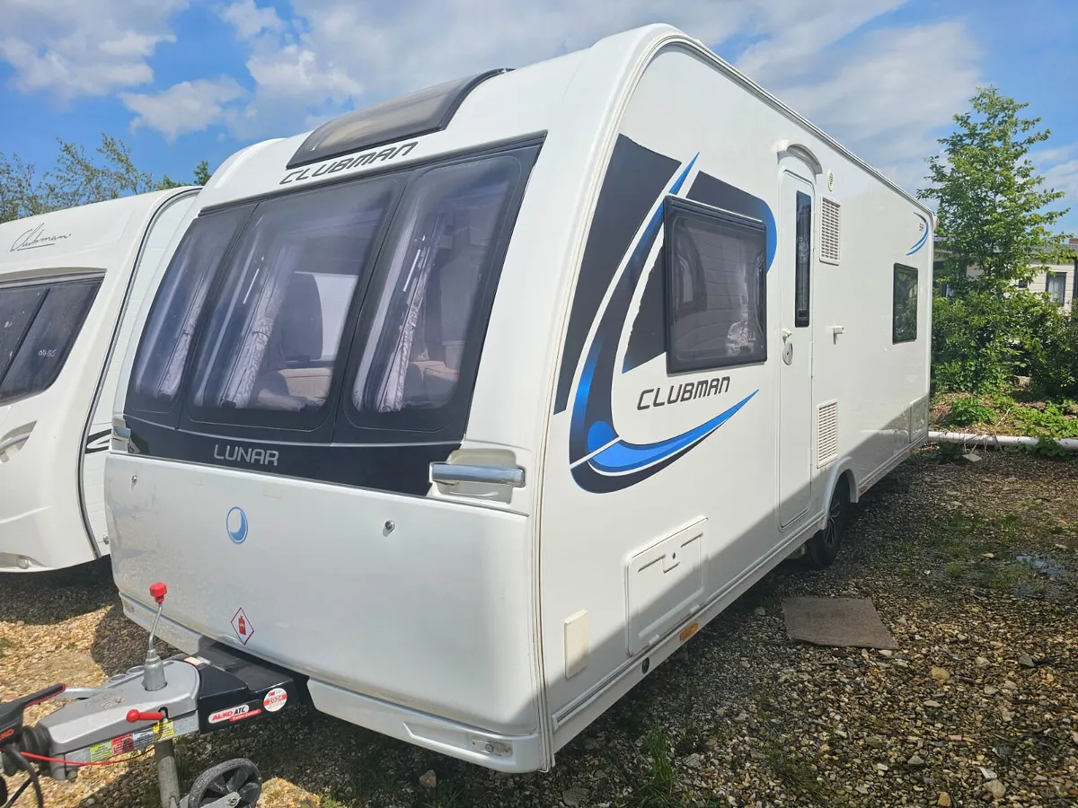 Lunar Clubman SB Caravan Island Bed - Image 3
