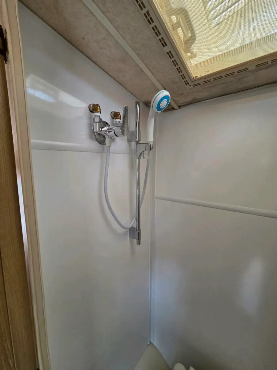 Caravan - Image 4