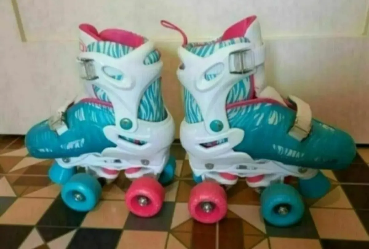 Roller Skates like New & Free Nerf Gun's set - Image 2