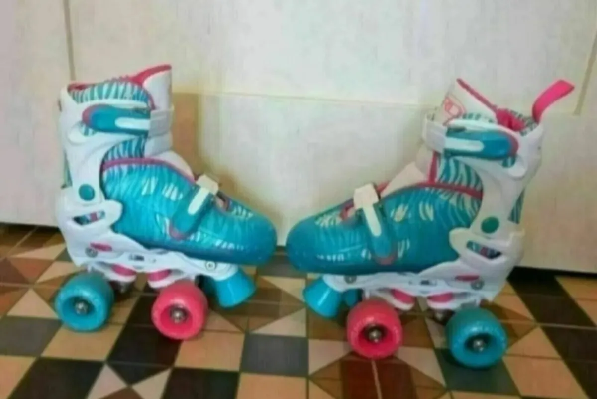 Roller Skates like New & Free Nerf Gun's set - Image 3