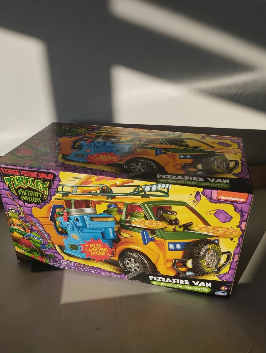 Teenage Mutant Ninja Turtles Pizza Fire Van - Image 2