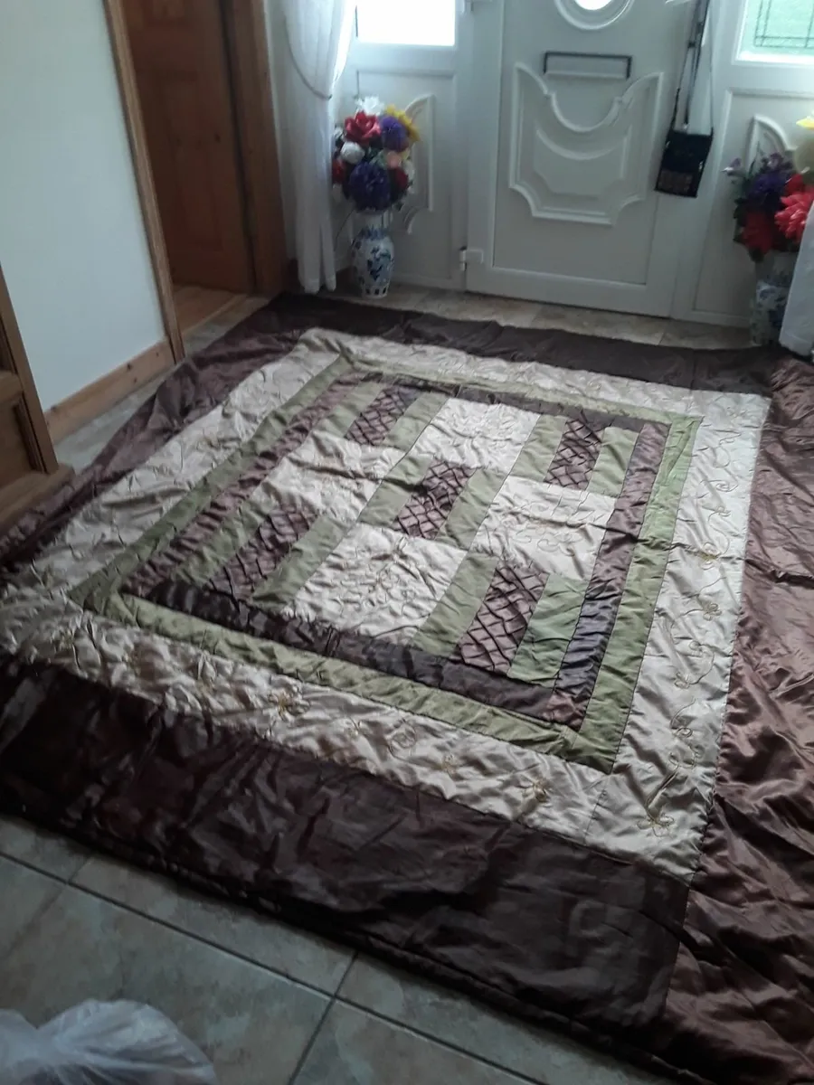 King size vintage bed spread - Image 1
