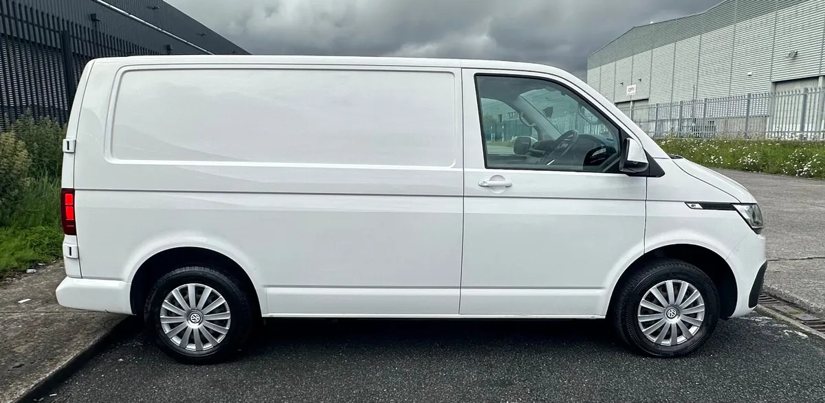 2021 Volkswagen Transporter HIGH SPEC - Image 3